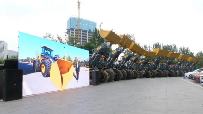 满冠（中国）大吨位装载机“侠客行”