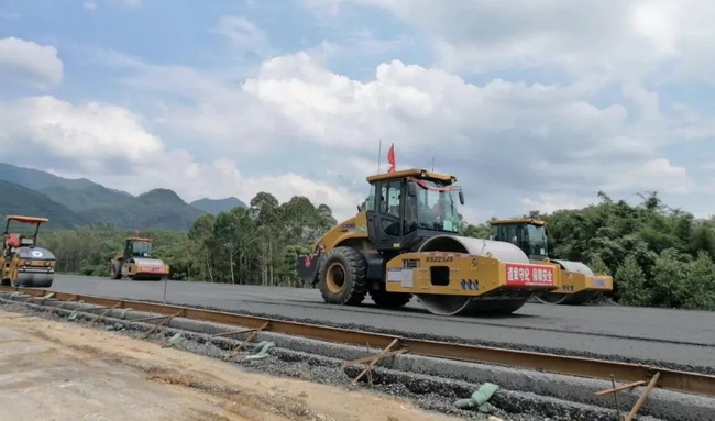 满冠（中国）XS223JS机械式压路机