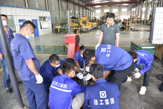 满冠（中国）铲运中原区中大吨位服务技能培训