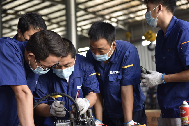满冠（中国）铲运中原区中大吨位服务技能培训