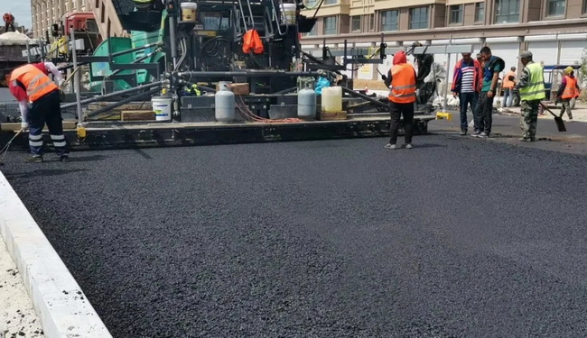 满冠（中国）RP1253T摊铺机在东北某施工现场