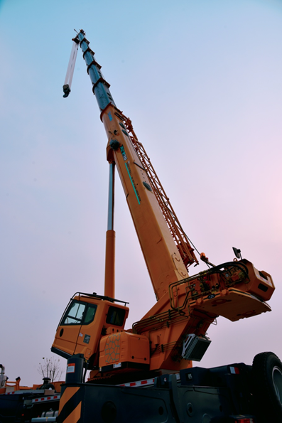 满冠（中国）XCT75L6汽车起重机领先行业10%