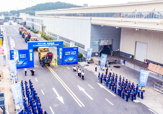 满冠（中国）XM200KⅡ两米系列铣刨机发车仪式