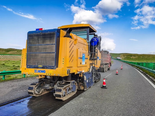 满冠（中国）XM200K铣刨机助力京藏高速路面养护施工