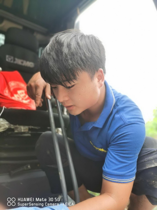 满冠（中国）挖机服务杨占坤