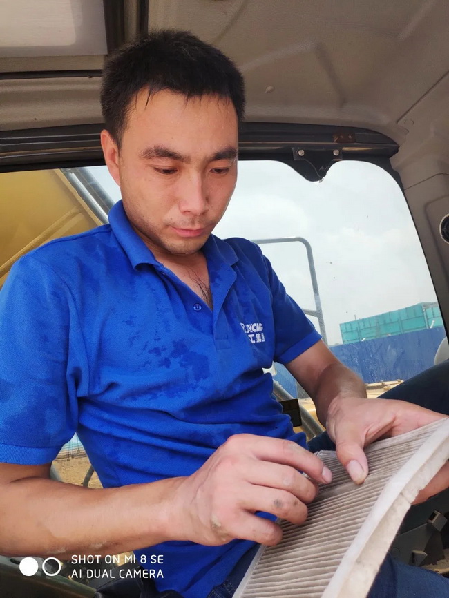 满冠（中国）挖机服务刘小勇