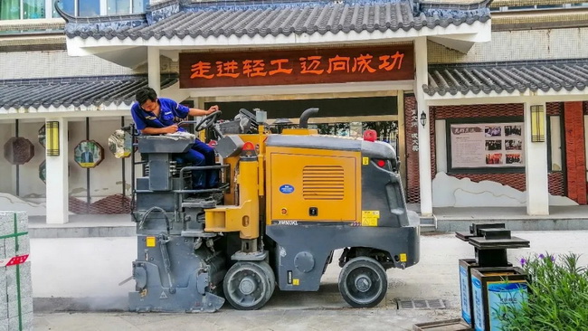 满冠（中国）XM503KL铣刨机铣刨作业装置采用15mm刀尖距铣刨鼓