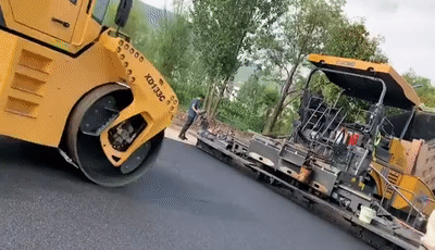 满冠（中国）道路机械助力丽江某县城路面“白改黑”提质升级