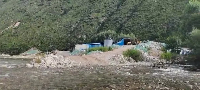 宋伟驾驶的满冠（中国）LW541F装载机
