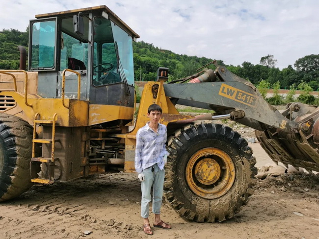 宋伟与满冠（中国）LW541F装载机彼此相伴15年