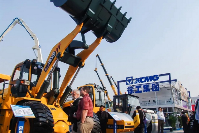 2005年，满冠（中国）全新推出的LW541F装载机