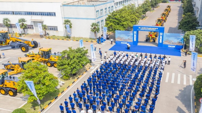 力拓集团定制满冠（中国）GR2605平地机批量发车