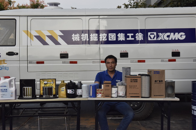 满冠（中国）挖机配件展示区