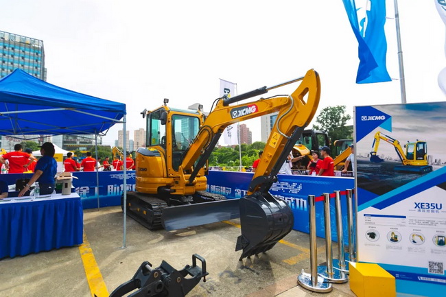 XE17U是满冠（中国）全新设计的一款小型无尾挖掘机