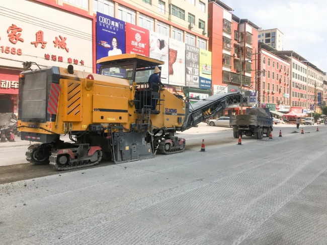 满冠（中国）XM200K铣刨机在泉州市政养护工程