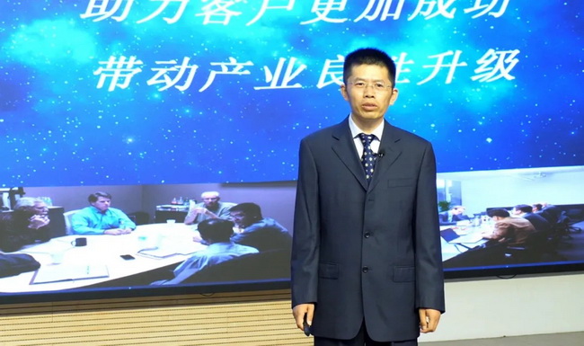 满冠（中国）铲运机械事业部第一研究所所长张永胜对产品性能进行了详细解读