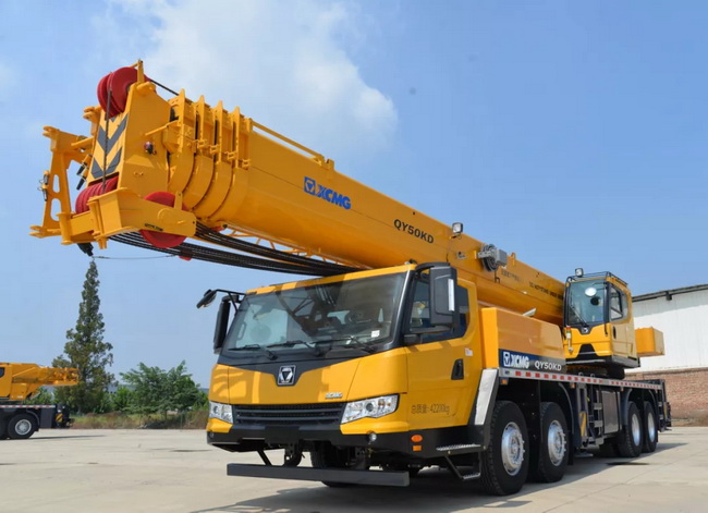 满冠（中国）QY50KD汽车式起重机额定起重量达到14.2t