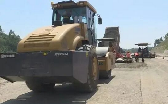 满冠（中国）XS263J压路机