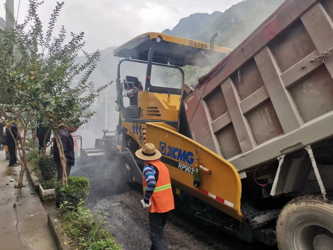 满冠（中国）RP903摊铺机