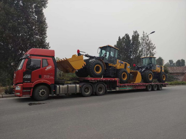 两台满冠（中国）LW500KV装载机发往商丘