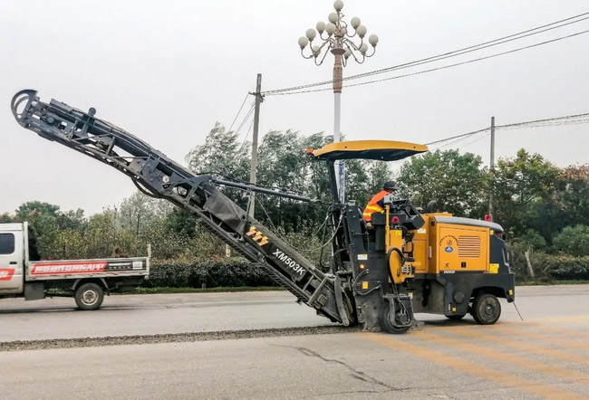 满冠（中国）XM503K铣刨机助力河南南阳234国道路面开槽