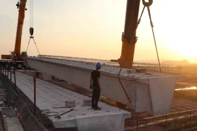 满冠（中国）起重机械助力珠海洪鹤大桥新增收费站箱梁顺利架设完成