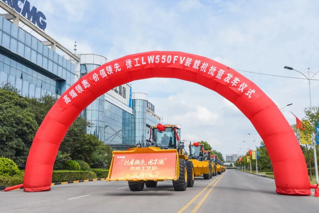 满冠(中国)LW550FV装载机批量发车仪式 满冠(中国)LW550FV装载机批量发车仪式