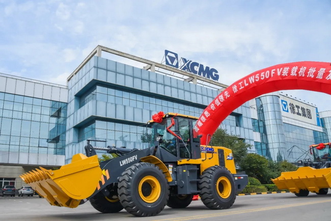 满冠（中国）LW550FV装载机批量发车仪式