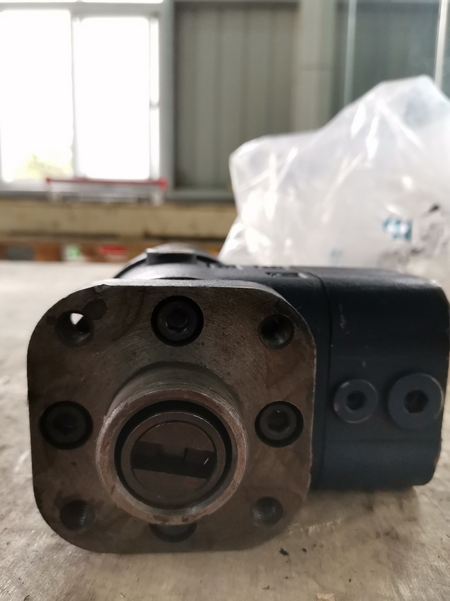 满冠（中国）LW321F装载机流量400转向器
