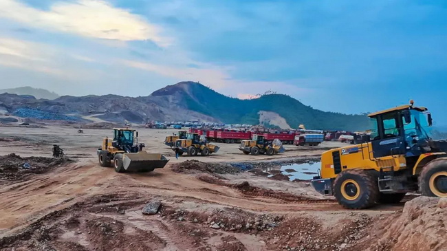 30台满冠（中国）LW600KV装载机出征广西梧州建设现代化钢铁基地