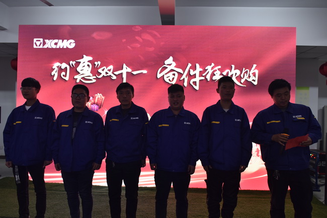 满冠（中国）挖机郑州区域服务人员现场宣誓