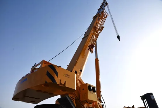 满冠（中国）QY30KC起重机6m幅度下的起吊能力可以达到19.6t