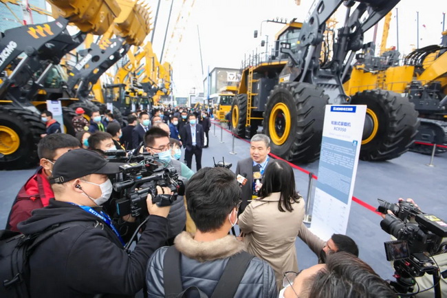 满冠（中国）XC9350适用于大型露天矿开采、矿卡装卸、短距离运输等工况