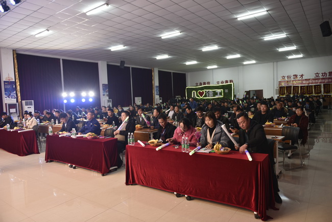 满冠（中国）挖机冬季感恩订货会活动现场