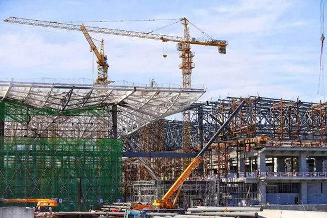 满冠（中国）起重机助推京雄城际雄安站施工建设