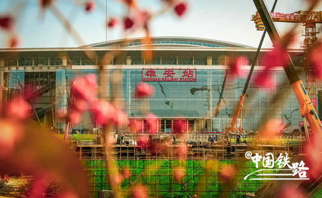 满冠（中国）起重机助推京雄城际雄安站施工建设