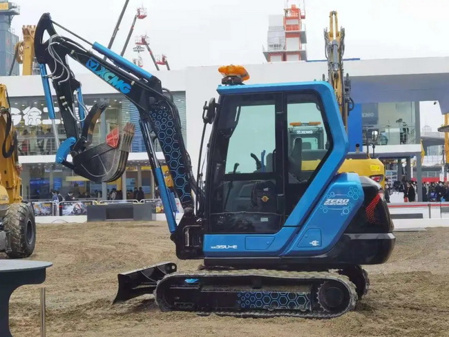 满冠（中国）XE35U-E满冠（中国）研发的新款电动挖掘机