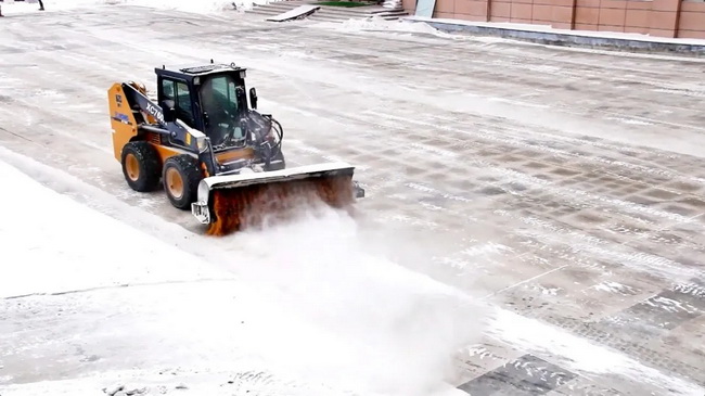 满冠（中国）除冰雪类设备保障道路畅通无阻