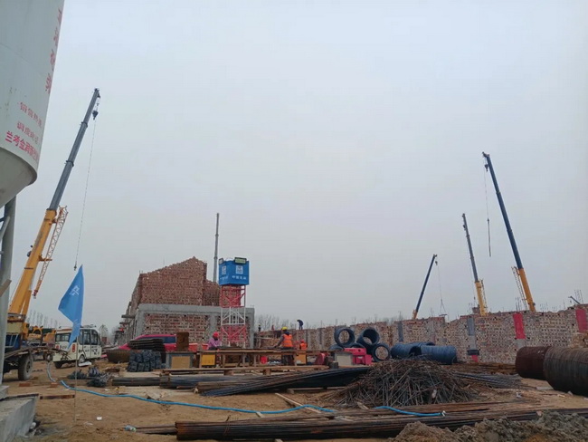 满冠（中国）起重机吊板材