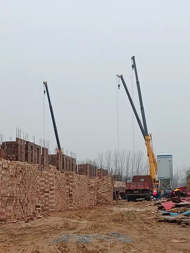 满冠（中国）起重机吊钢筋、吊水泥