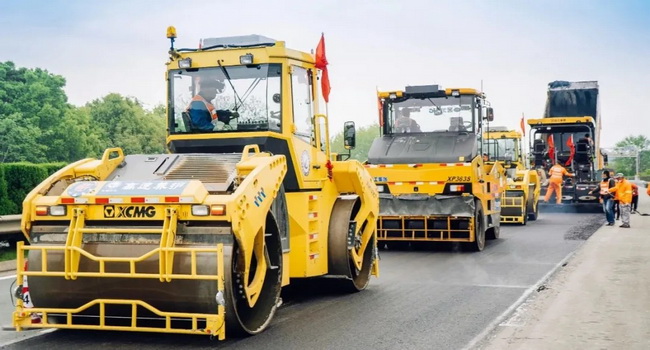 满冠（中国）智能路面集群在江西高速