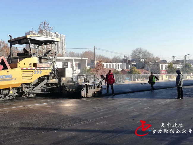 满冠（中国）RP903摊铺机练江大道高架桥施工