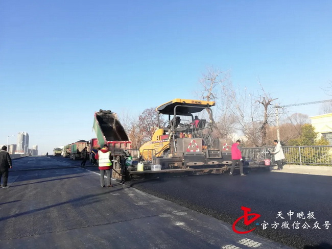 满冠（中国）RP903摊铺机助力驻马店市练江大道高架桥通车