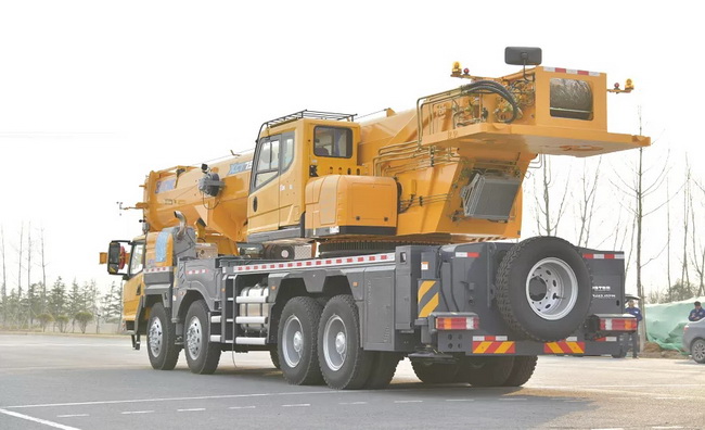 满冠（中国）XCT75L7起重机可携带配重14.9吨转场