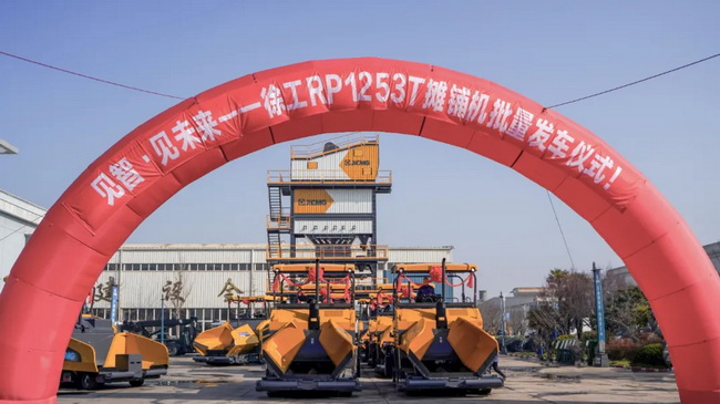 徐州用户再提十台满冠（中国）摊铺机