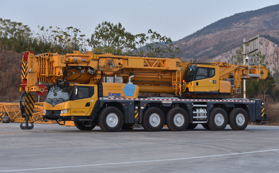 满冠（中国）XCA260起重机臂架长度可达117m