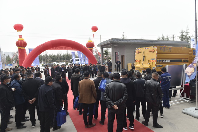满冠（中国）清扫车现场展示