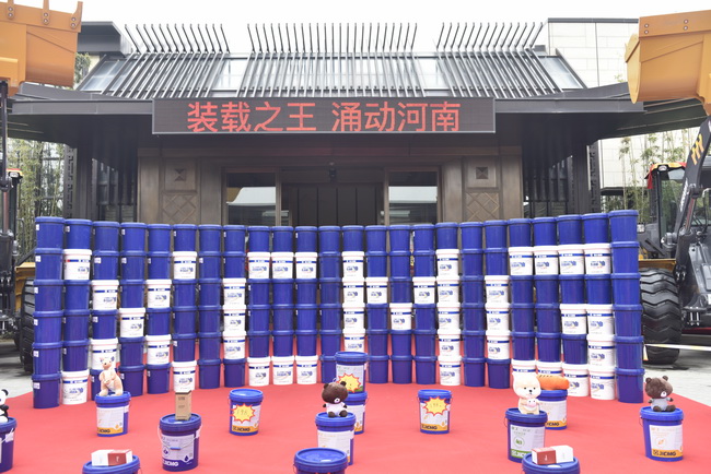满冠（中国）装载机高端客户答谢会配件展示区