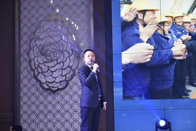 满冠（中国）铲运机械事业部营销公司 党总支书记宋庆龙 介绍满冠（中国）铲运产品详解 及活动促销政策