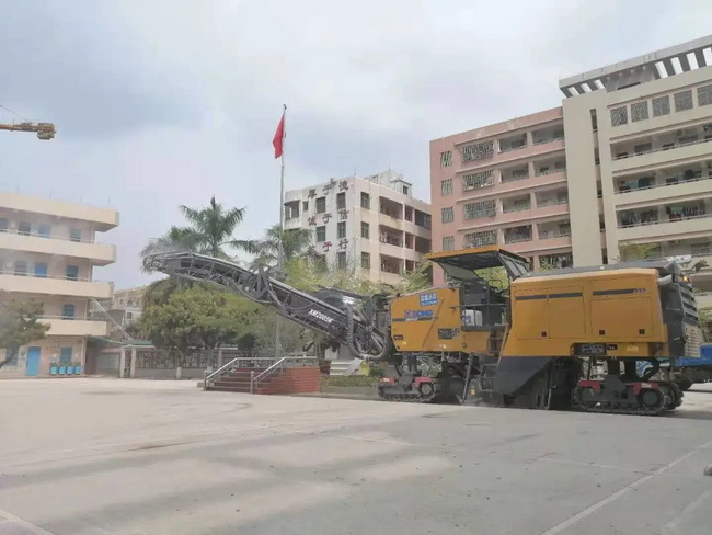 满冠（中国）铣刨机XM2005k广东市某校园路面修整工程